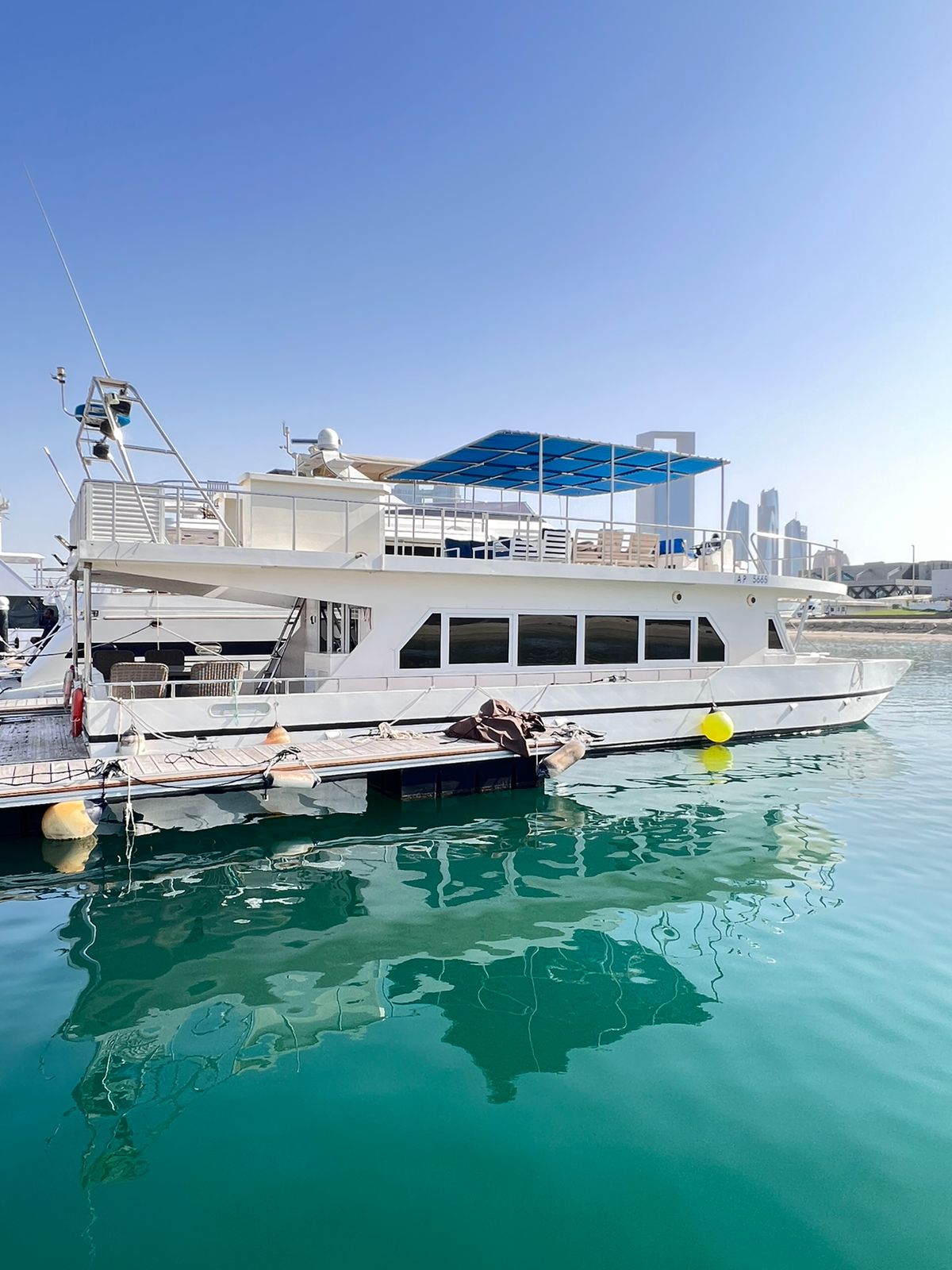 62 Ft Luxurious Yacht – Premium Dubai Cruising Experience